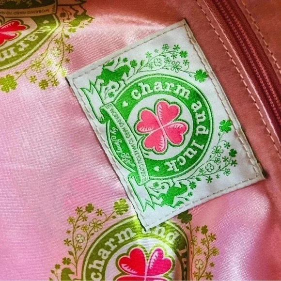 CHARM AND LUCK HANDBAG  GENUINE PATENT LEATHER, PINK SATIN INTERIOR. - Picture 13 of 13